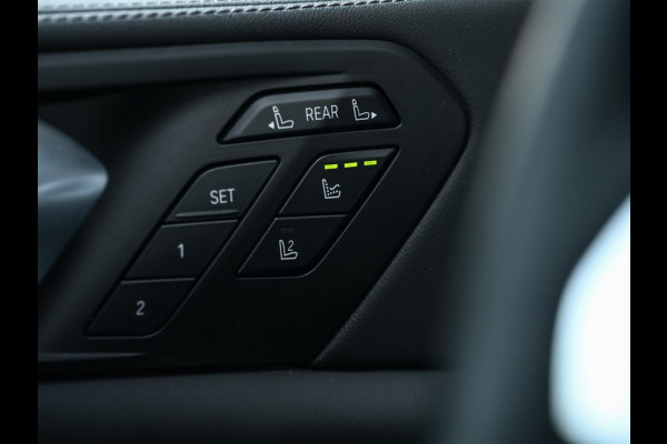BMW X7 xDrive40i High Executive 7P | Panoramadak | Alcantara Hemel | Harman/Kardon | Iconic Glow | Stoelventilatie + Massage | Actice Cruise | Ambiance Interieur | HUD | Luchtvering |