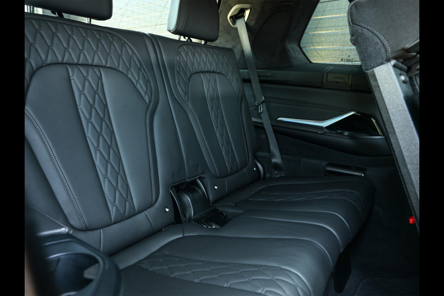 BMW X7 xDrive40i High Executive 7P | Panoramadak | Alcantara Hemel | Harman/Kardon | Iconic Glow | Stoelventilatie + Massage | Actice Cruise | Ambiance Interieur | HUD | Luchtvering |
