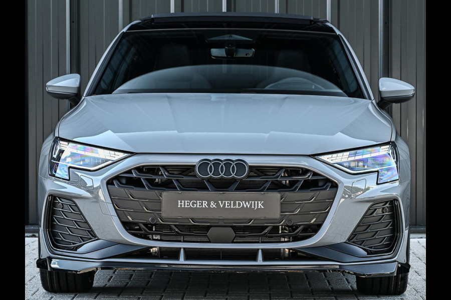 Audi A3 Sportback 45 TFSI e S edition Competition | Nardo Grey | Panoramadak | 5 jr garantie | Ambiance interieur | Sonos Sound | Active Cruise | S-Seats + Memory | Head-Up | Camera | Stoelverwarming | Keyless |