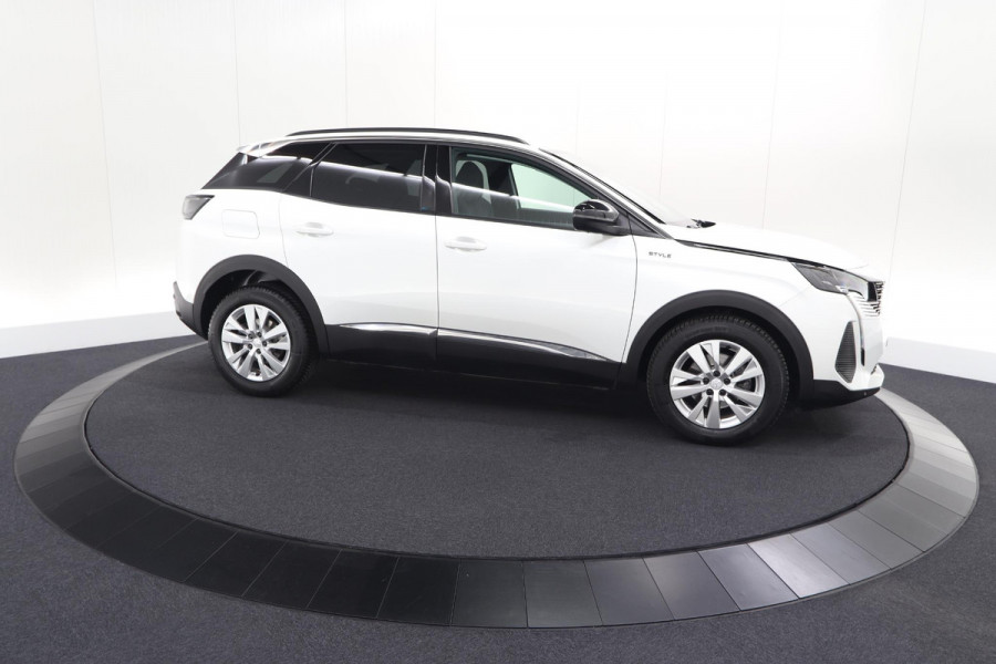 Peugeot 3008 PureTech 130 EAT8 Style | Camera | Parkeersensoren | Navigatie | Apple Carplay