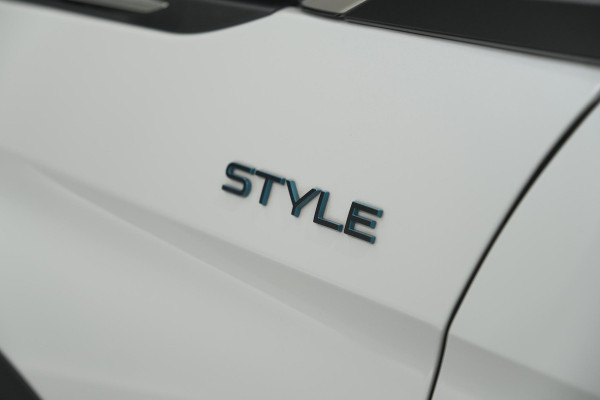 Peugeot 3008 PureTech 130 EAT8 Style | Camera | Parkeersensoren | Navigatie | Apple Carplay
