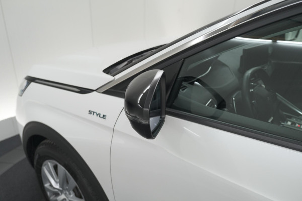 Peugeot 3008 PureTech 130 EAT8 Style | Camera | Parkeersensoren | Navigatie | Apple Carplay