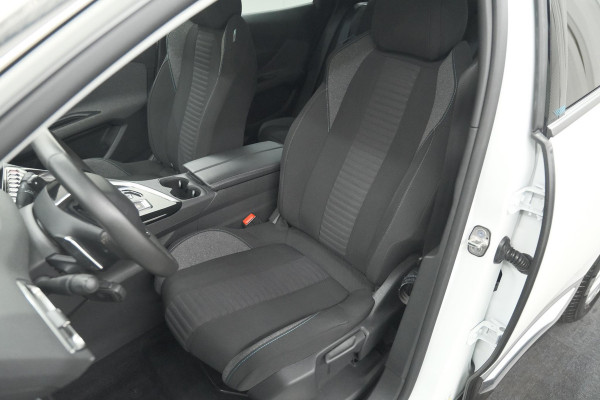 Peugeot 3008 PureTech 130 EAT8 Style | Camera | Parkeersensoren | Navigatie | Apple Carplay