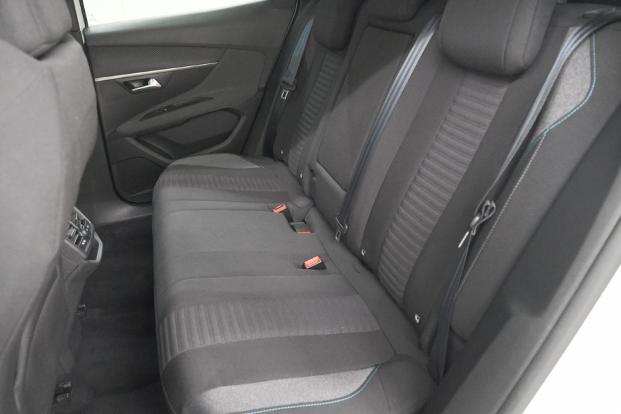 Peugeot 3008 PureTech 130 EAT8 Style | Camera | Parkeersensoren | Navigatie | Apple Carplay