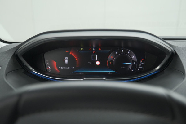 Peugeot 3008 PureTech 130 EAT8 Style | Camera | Parkeersensoren | Navigatie | Apple Carplay