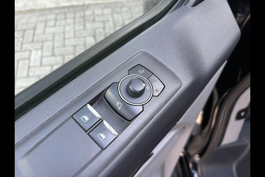 Ford Transit Custom 300 2.0 TDCI 170pk L1H1 Limited Aut. | Leder | Navi | BLIS | ACC | Trekhaak | 18 inch | CarPlay | Stoelverwarm