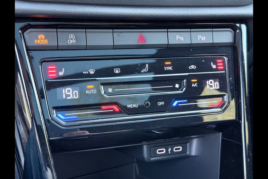 Volkswagen T-Roc 1.5 TSI 3xR-Line Pano/IQ.Light/Keyless/Camera