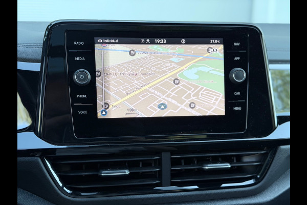 Volkswagen T-Roc 1.5 TSI 3xR-Line Pano/IQ.Light/Keyless/Camera
