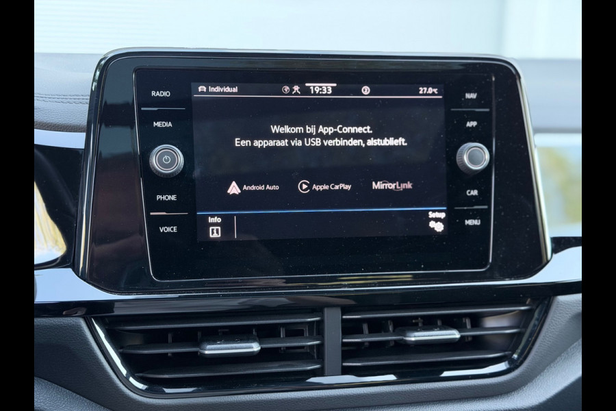 Volkswagen T-Roc 1.5 TSI 3xR-Line Pano/IQ.Light/Keyless/Camera