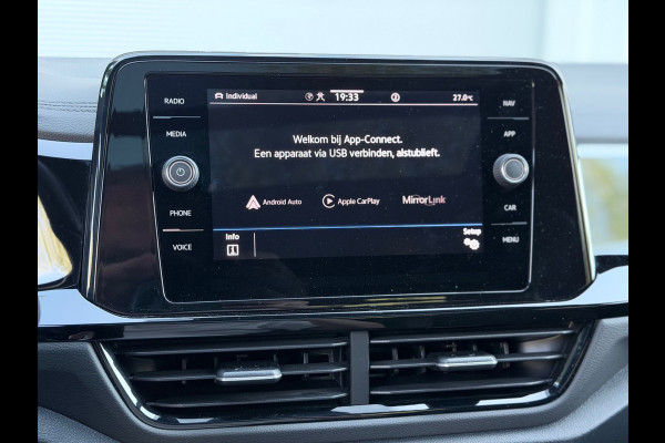 Volkswagen T-Roc 1.5 TSI 3xR-Line Pano/IQ.Light/Keyless/Camera