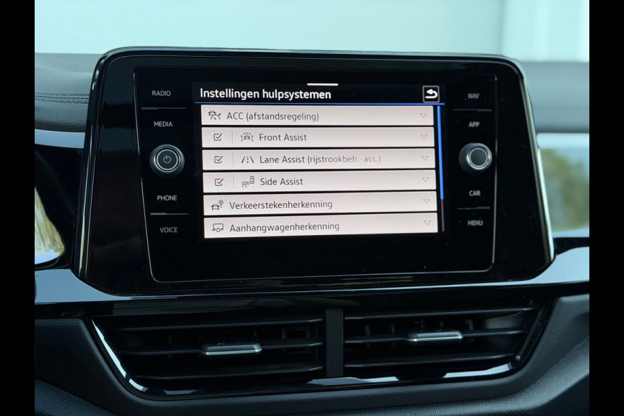 Volkswagen T-Roc 1.5 TSI 3xR-Line Pano/IQ.Light/Keyless/Camera