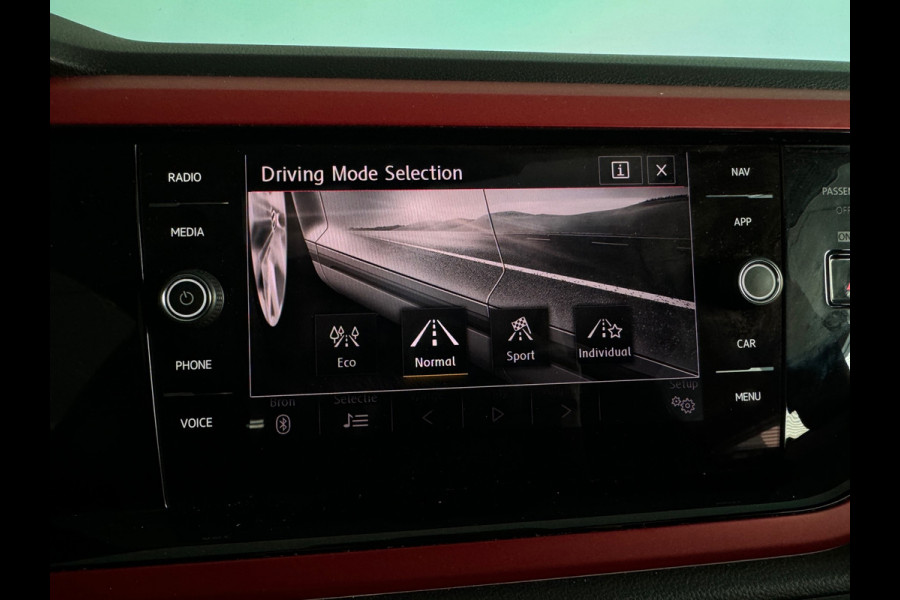 Volkswagen Polo 2.0 TSI GTI Pano|CarPlay|Beats|Stoelverwarming