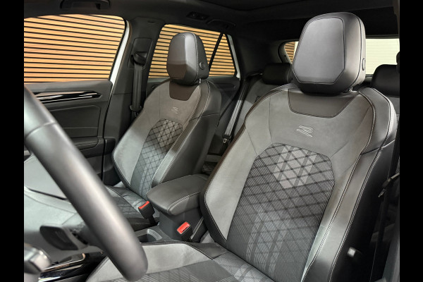 Volkswagen T-Roc 1.5 TSI R-Line Black Style | Panorama|IQ.Light|ACC|Discover Pro|Beats | Trekhaak | Camera | Trekhaak
