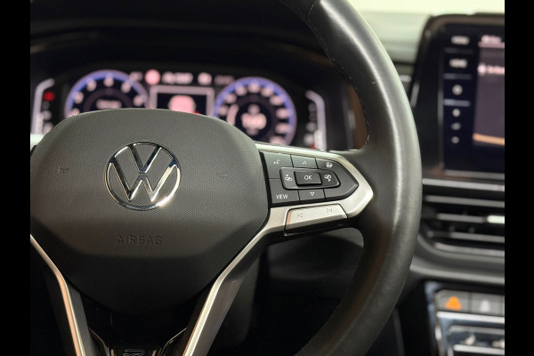 Volkswagen T-Roc 1.5 TSI R-Line Black Style | Panorama|IQ.Light|ACC|Discover Pro|Beats | Trekhaak | Camera | Trekhaak