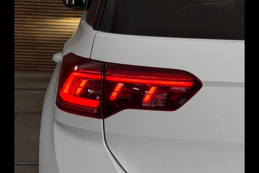 Volkswagen T-Roc 1.5 TSI R-Line Black Style | Panorama|IQ.Light|ACC|Discover Pro|Beats | Trekhaak | Camera | Trekhaak