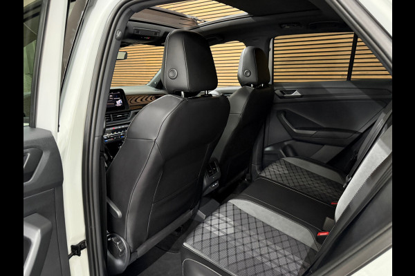 Volkswagen T-Roc 1.5 TSI R-Line Black Style | Panorama|IQ.Light|ACC|Discover Pro|Beats | Trekhaak | Camera | Trekhaak
