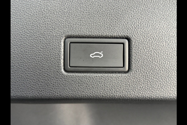 Volkswagen T-Roc 1.5 TSI R-Line Black Style | Panorama|IQ.Light|ACC|Discover Pro|Beats | Trekhaak | Camera | Trekhaak