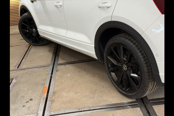 Volkswagen T-Roc 1.5 TSI R-Line Black Style | Panorama|IQ.Light|ACC|Discover Pro|Beats | Trekhaak | Camera | Trekhaak