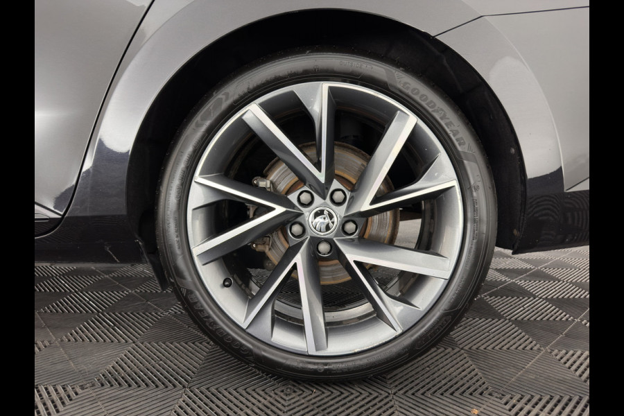 Škoda Superb Combi 1.4 TSI iV Sportline Business (Plug-in) (INCL.BTW) Aut. *PANO | LEATHER-MICROFIBRE | FULL-LED | DIGI-COCKPIT | HEATED-SPORTSEATS | KEYLESS | DAB+ | NAVI-FULLMAP | PRIVACYGLASS | SHIFT-PADDLES | AMBIENT-LIGHT | ECC | PDC | CRUSIE |