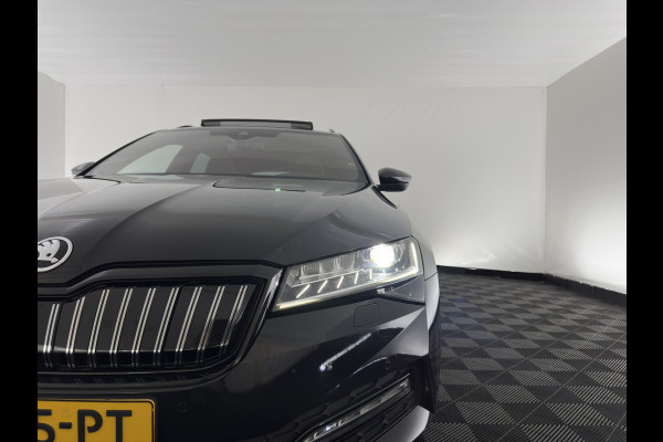 Škoda Superb Combi 1.4 TSI iV Sportline Business (Plug-in) (INCL.BTW) Aut. *PANO | LEATHER-MICROFIBRE | FULL-LED | DIGI-COCKPIT | HEATED-SPORTSEATS | KEYLESS | DAB+ | NAVI-FULLMAP | PRIVACYGLASS | SHIFT-PADDLES | AMBIENT-LIGHT | ECC | PDC | CRUSIE |