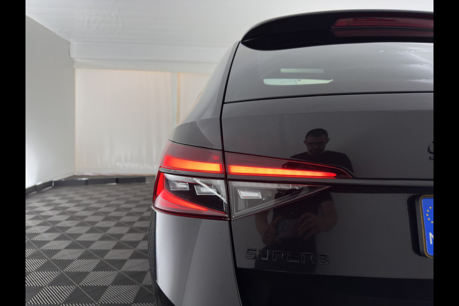 Škoda Superb Combi 1.4 TSI iV Sportline Business (Plug-in) (INCL.BTW) Aut. *PANO | LEATHER-MICROFIBRE | FULL-LED | DIGI-COCKPIT | HEATED-SPORTSEATS | KEYLESS | DAB+ | NAVI-FULLMAP | PRIVACYGLASS | SHIFT-PADDLES | AMBIENT-LIGHT | ECC | PDC | CRUSIE |