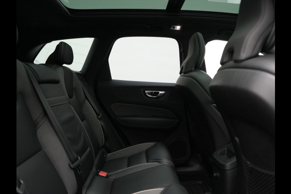 Volvo XC60 Recharge T8 AWD R-Design PHEV 391pk Dealer O.H. | Panodak | Luchtvering | Head Up | Camera | Harman & Kardon | Sportstoelen Memory & Verwarmd | 21"L.M | Apple Carplay | Keyless | Blis | Virtual | Navigatie | DAB | Plug In Hybrid