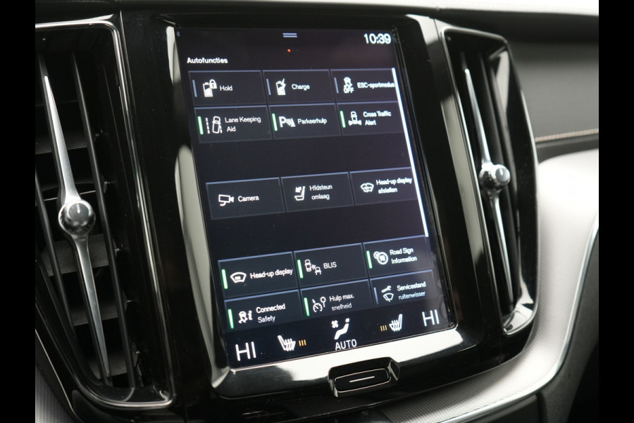 Volvo XC60 Recharge T8 AWD R-Design PHEV 391pk Dealer O.H. | Panodak | Luchtvering | Head Up | Camera | Harman & Kardon | Sportstoelen Memory & Verwarmd | 21"L.M | Apple Carplay | Keyless | Blis | Virtual | Navigatie | DAB | Plug In Hybrid