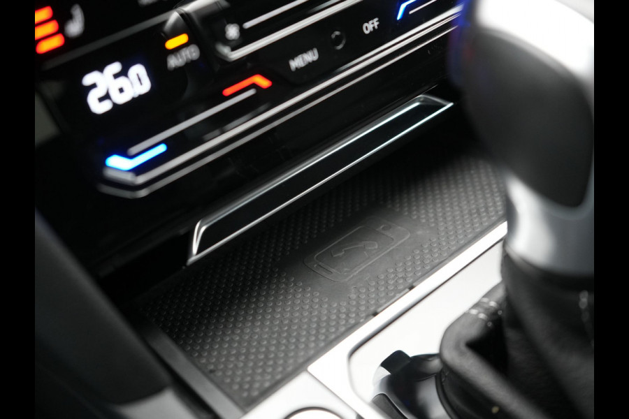 Volkswagen Arteon 1.4 TSI eHybrid R-Line Plug In Hybrid 218pk Dealer O.H. PHEV | Lederen Sportstoelen Memory & Massage | Adaptive Cruise | Camera | Matrix LED | Apple Carplay | Voorstoelen Verwarmd | Blis | Virtual | Navigatie | DAB |