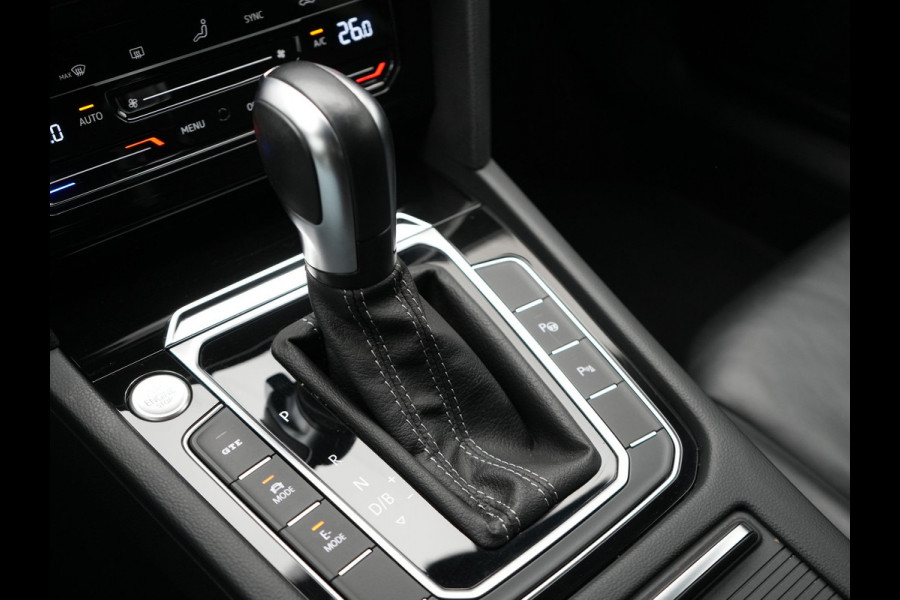 Volkswagen Arteon 1.4 TSI eHybrid R-Line Plug In Hybrid 218pk Dealer O.H. PHEV | Lederen Sportstoelen Memory & Massage | Adaptive Cruise | Camera | Matrix LED | Apple Carplay | Voorstoelen Verwarmd | Blis | Virtual | Navigatie | DAB |