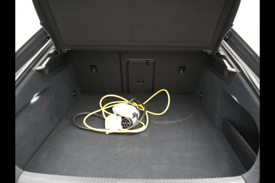 Volkswagen Arteon 1.4 TSI eHybrid R-Line Plug In Hybrid 218pk Dealer O.H. PHEV | Lederen Sportstoelen Memory & Massage | Adaptive Cruise | Camera | Matrix LED | Apple Carplay | Voorstoelen Verwarmd | Blis | Virtual | Navigatie | DAB |