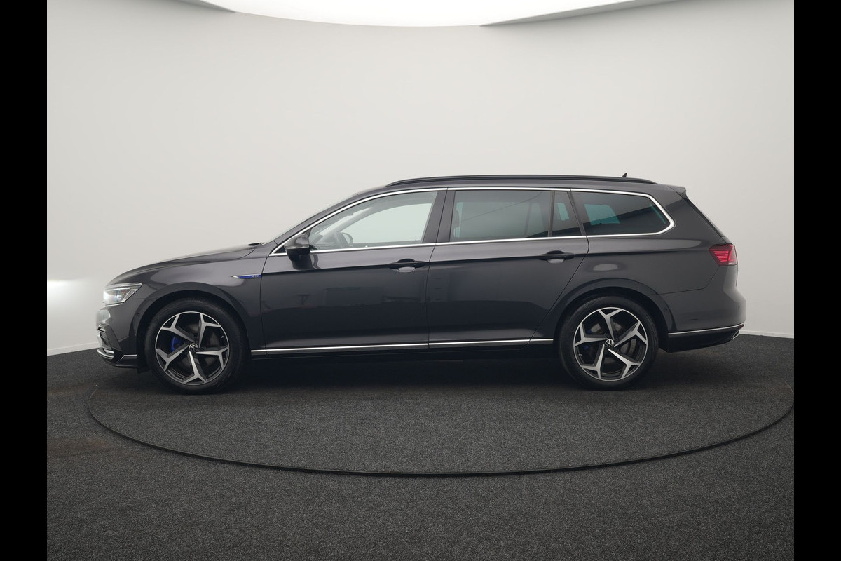 Volkswagen Passat Variant 1.4 TSI GTE Business PHEV 218pk Dealer O.H. | Trekhaak Af Fabriek | Adaptive Cruise | Camera | Sportstoelen Massage & Memory | Keyless | Apple Carplay | Blis | Stoelverwarming | Navigatie | DAB | Plug In Hybrid |