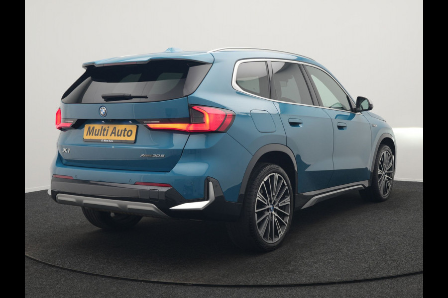 BMW X1 xDrive30e xLine PHEV 327pk Dealer O.H. | 20" Individual | Camera | Lederen Sportstoelen & Stuur Verwarmd | Sfeerverlichting | Apple Carplay | Blis | Keyless | Navigatie | DAB | Cruise Control | 20"L.M | Plug In Hybrid |