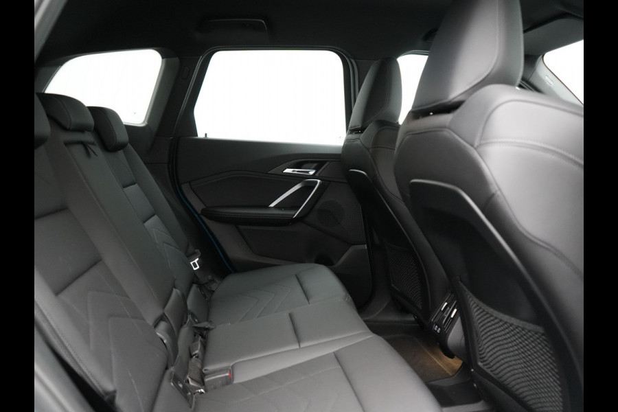 BMW X1 xDrive30e xLine PHEV 327pk Dealer O.H. | 20" Individual | Camera | Lederen Sportstoelen & Stuur Verwarmd | Sfeerverlichting | Apple Carplay | Blis | Keyless | Navigatie | DAB | Cruise Control | 20"L.M | Plug In Hybrid |