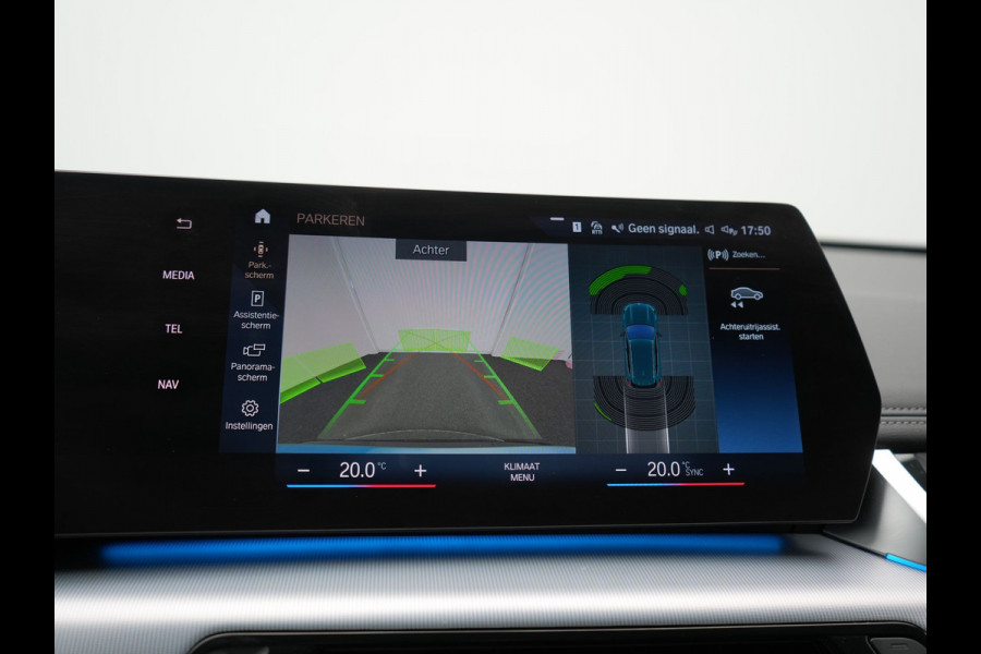 BMW X1 xDrive30e xLine PHEV 327pk Dealer O.H. | 20" Individual | Camera | Lederen Sportstoelen & Stuur Verwarmd | Sfeerverlichting | Apple Carplay | Blis | Keyless | Navigatie | DAB | Cruise Control | 20"L.M | Plug In Hybrid |