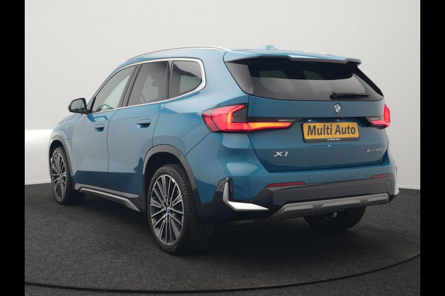 BMW X1 xDrive30e xLine PHEV 327pk Dealer O.H. | 20" Individual | Camera | Lederen Sportstoelen & Stuur Verwarmd | Sfeerverlichting | Apple Carplay | Blis | Keyless | Navigatie | DAB | Cruise Control | 20"L.M | Plug In Hybrid |