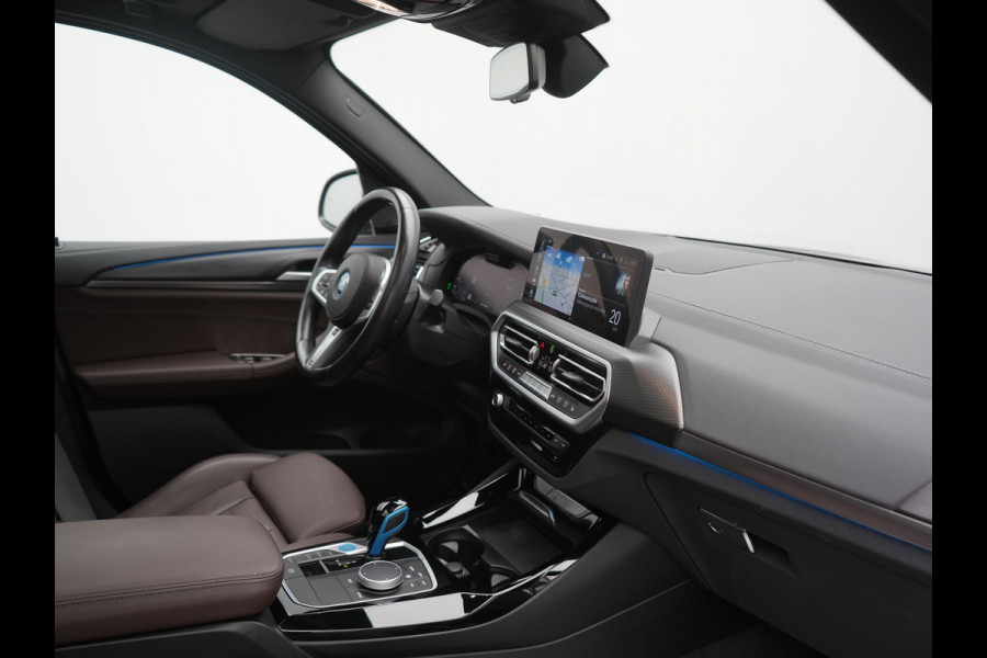 BMW iX3 M Sport High Executive 80 kWh 286pk Dealer O.H | Trekhaak Af Fabriek | Panodak | Laser LED | Head Up | Adaptive Cruise | 360 Camera | Lederen Sportstoelen Memory & Verwarmd | Harman / Kardon | Pilot Assist | Keyless | Blis | Apple Carplay | Navigatie | Virtual | DAB |