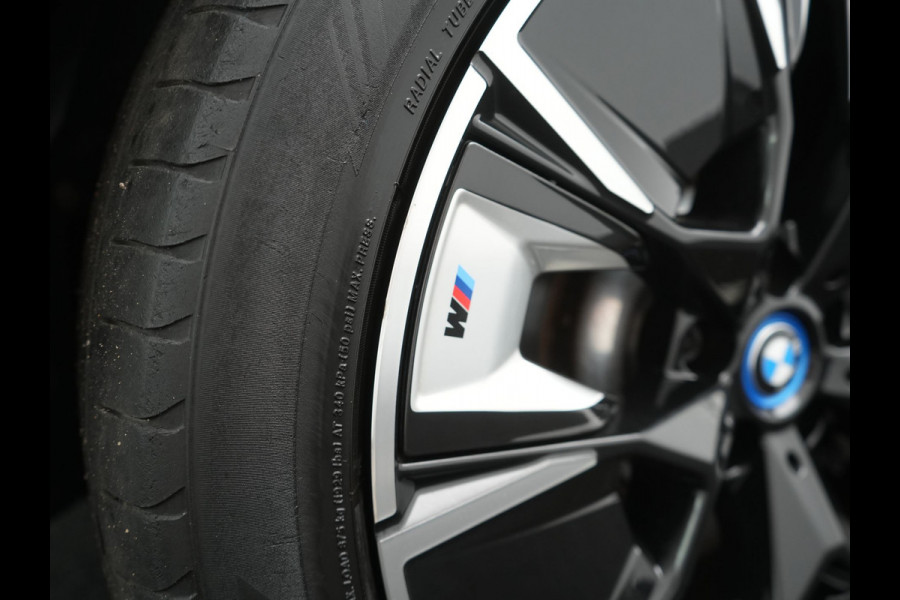 BMW iX3 M Sport High Executive 80 kWh 286pk Dealer O.H | Trekhaak Af Fabriek | Panodak | Laser LED | Head Up | Adaptive Cruise | 360 Camera | Lederen Sportstoelen Memory & Verwarmd | Harman / Kardon | Pilot Assist | Keyless | Blis | Apple Carplay | Navigatie | Virtual | DAB |