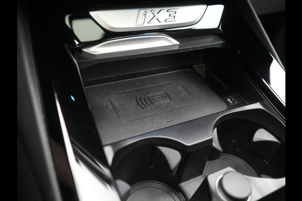 BMW iX3 M Sport High Executive 80 kWh 286pk Dealer O.H | Trekhaak Af Fabriek | Panodak | Laser LED | Head Up | Adaptive Cruise | 360 Camera | Lederen Sportstoelen Memory & Verwarmd | Harman / Kardon | Pilot Assist | Keyless | Blis | Apple Carplay | Navigatie | Virtual | DAB |