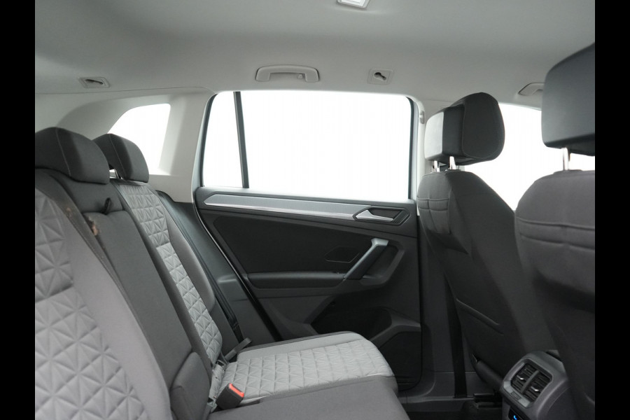 Volkswagen Tiguan 1.4 TSI eHybrid Life PHEV 245pk | Trekhaak Af Fabriek | Adaptive Cruise | Stoelen & Stuur Verwarmd | Navigatie | Virtual Cockpit | DAB | Plug In Hybrid |