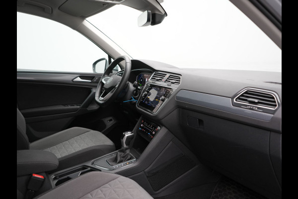 Volkswagen Tiguan 1.4 TSI eHybrid Life PHEV 245pk | Trekhaak Af Fabriek | Adaptive Cruise | Stoelen & Stuur Verwarmd | Navigatie | Virtual Cockpit | DAB | Plug In Hybrid |