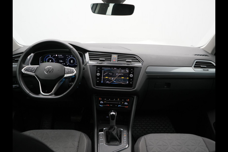 Volkswagen Tiguan 1.4 TSI eHybrid Life PHEV 245pk | Trekhaak Af Fabriek | Adaptive Cruise | Stoelen & Stuur Verwarmd | Navigatie | Virtual Cockpit | DAB | Plug In Hybrid |