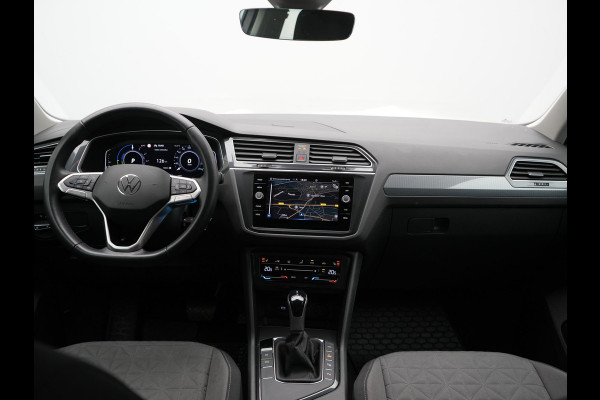 Volkswagen Tiguan 1.4 TSI eHybrid Life PHEV 245pk | Trekhaak Af Fabriek | Adaptive Cruise | Stoelen & Stuur Verwarmd | Navigatie | Virtual Cockpit | DAB | Plug In Hybrid |
