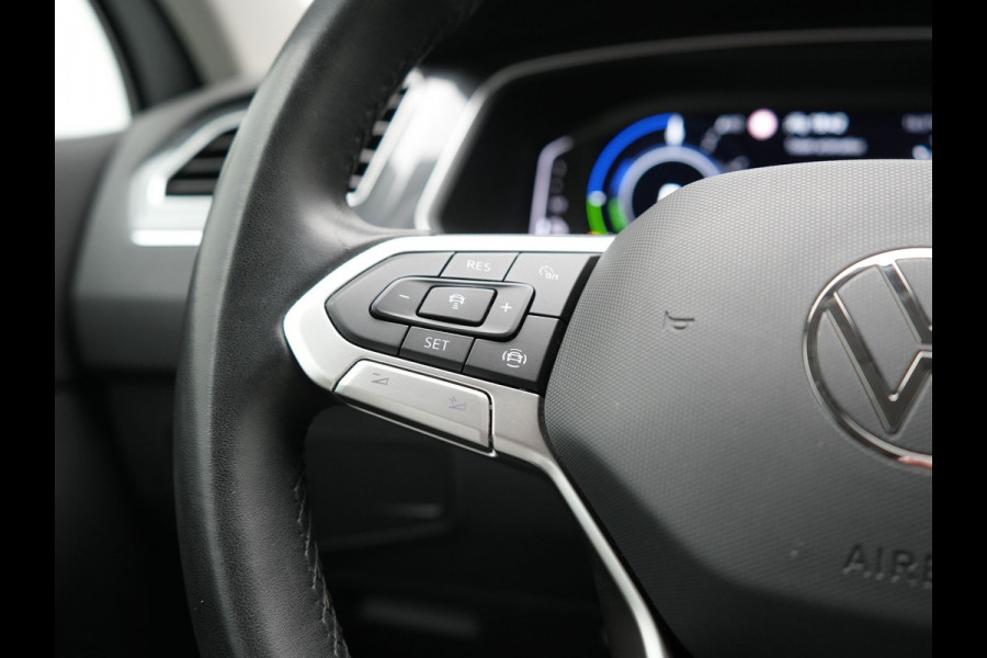 Volkswagen Tiguan 1.4 TSI eHybrid Life PHEV 245pk | Trekhaak Af Fabriek | Adaptive Cruise | Stoelen & Stuur Verwarmd | Navigatie | Virtual Cockpit | DAB | Plug In Hybrid |