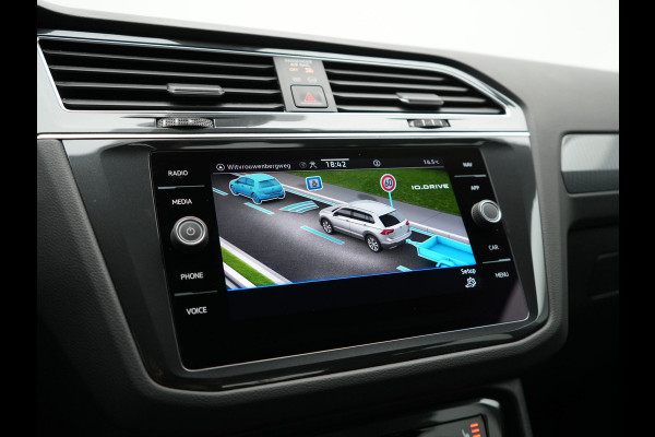 Volkswagen Tiguan 1.4 TSI eHybrid Life PHEV 245pk | Trekhaak Af Fabriek | Adaptive Cruise | Stoelen & Stuur Verwarmd | Navigatie | Virtual Cockpit | DAB | Plug In Hybrid |