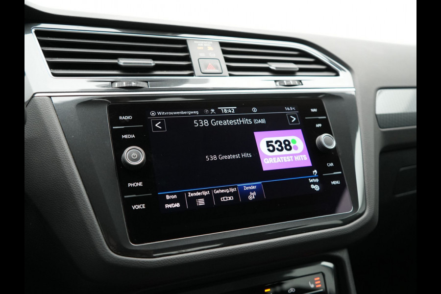 Volkswagen Tiguan 1.4 TSI eHybrid Life PHEV 245pk | Trekhaak Af Fabriek | Adaptive Cruise | Stoelen & Stuur Verwarmd | Navigatie | Virtual Cockpit | DAB | Plug In Hybrid |