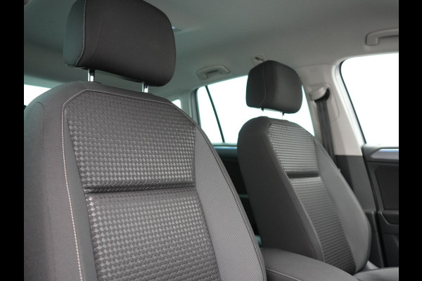 Volkswagen Tiguan 1.4 TSI eHybrid Active PHEV 245pk Dealer O.H. | Trekhaak Af Fabriek | Adaptive Cruise | Camera | LED verlichting | Stoelen & Stuur Verwarmd | Apple Carplay | Navigatie | Virtual Cockpit | DAB | Plug In Hybrid |