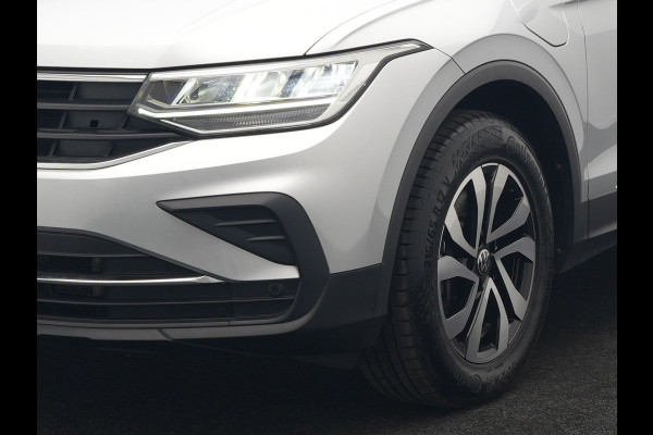 Volkswagen Tiguan 1.4 TSI eHybrid Active PHEV 245pk Dealer O.H. | Trekhaak Af Fabriek | Adaptive Cruise | Camera | LED verlichting | Stoelen & Stuur Verwarmd | Apple Carplay | Navigatie | Virtual Cockpit | DAB | Plug In Hybrid |