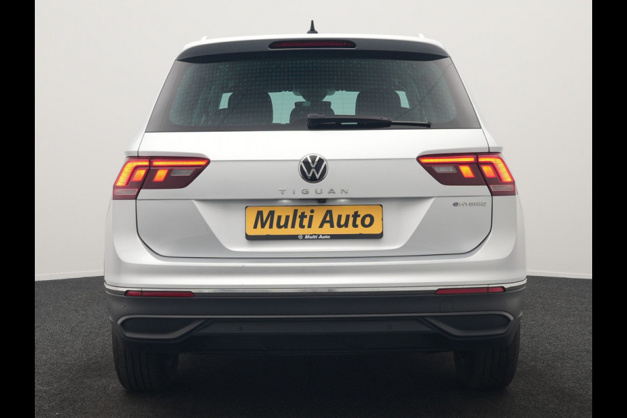 Volkswagen Tiguan 1.4 TSI eHybrid Active PHEV 245pk Dealer O.H. | Trekhaak Af Fabriek | Adaptive Cruise | Camera | LED verlichting | Stoelen & Stuur Verwarmd | Apple Carplay | Navigatie | Virtual Cockpit | DAB | Plug In Hybrid |