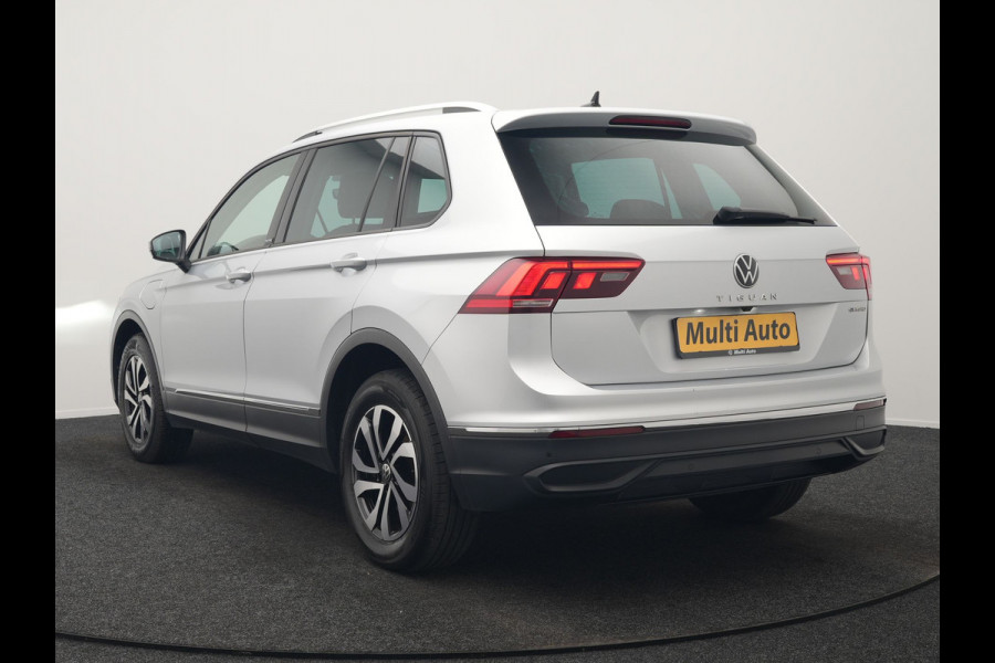 Volkswagen Tiguan 1.4 TSI eHybrid Active PHEV 245pk Dealer O.H. | Trekhaak Af Fabriek | Adaptive Cruise | Camera | LED verlichting | Stoelen & Stuur Verwarmd | Apple Carplay | Navigatie | Virtual Cockpit | DAB | Plug In Hybrid |