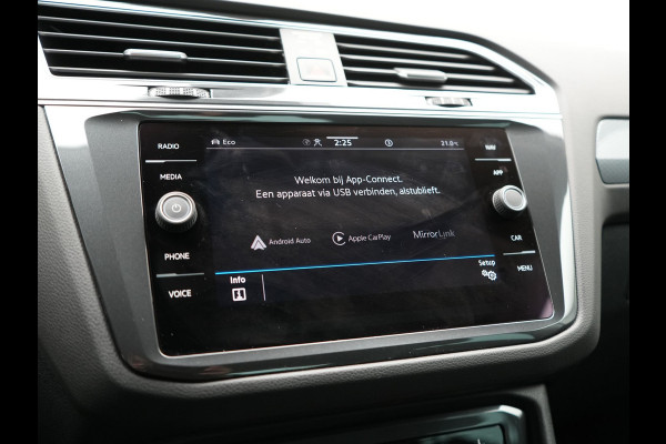 Volkswagen Tiguan 1.4 TSI eHybrid Active PHEV 245pk Dealer O.H. | Trekhaak Af Fabriek | Adaptive Cruise | Camera | LED verlichting | Stoelen & Stuur Verwarmd | Apple Carplay | Navigatie | Virtual Cockpit | DAB | Plug In Hybrid |